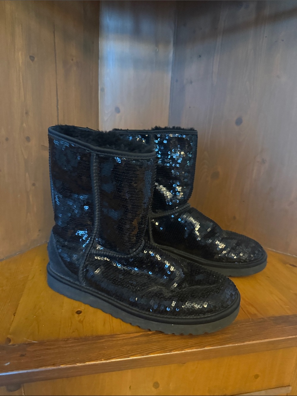 UGG Australia Black Sequin Classic Short Boots 3161 Sparkly Cozy EUC Sz 9